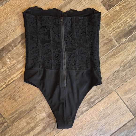 Bardot Oskar Lace Bustier Bodysuit, Snap Closure, Detachable Shoulder Straps, 2 - Picture 14 of 16